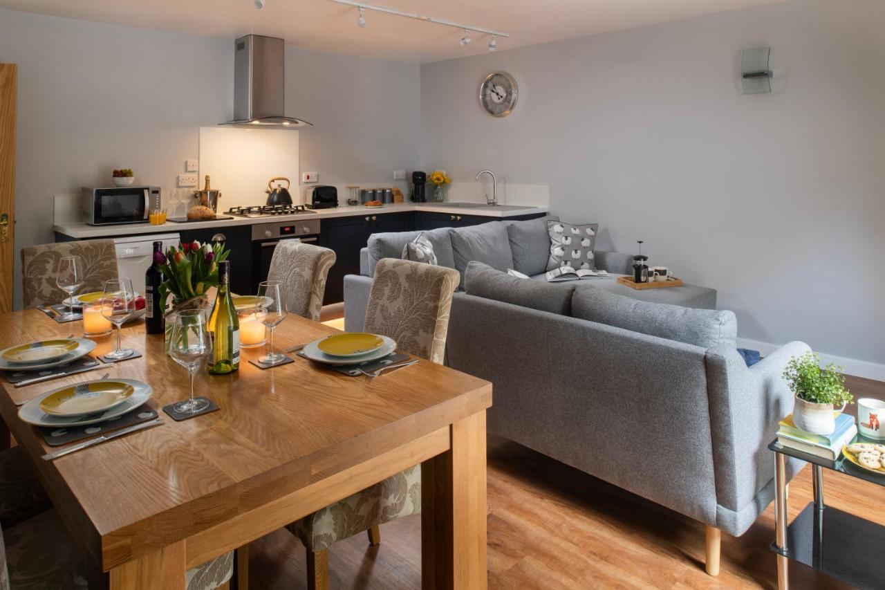 The Coachhouse - Cottage With Private Hot Tub Colwyn Bay Dış mekan fotoğraf