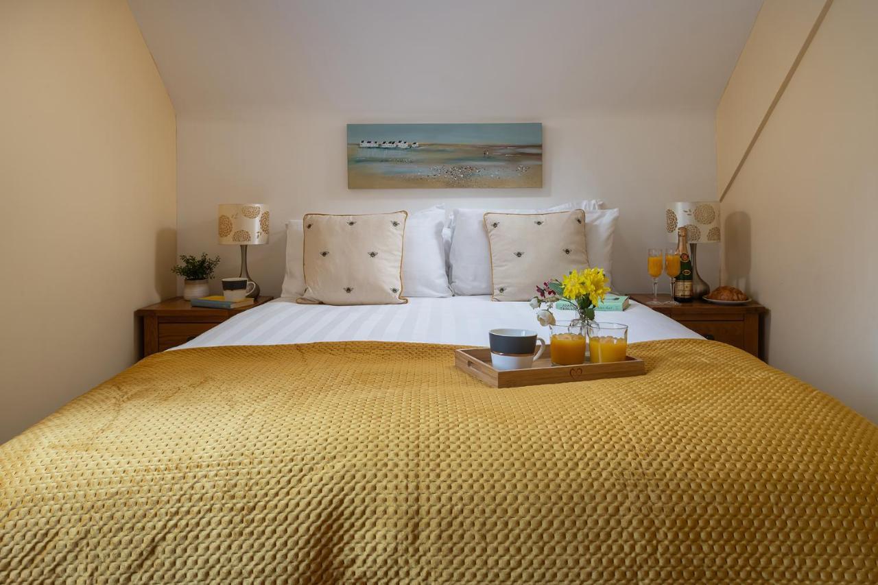 The Coachhouse - Cottage With Private Hot Tub Colwyn Bay Dış mekan fotoğraf