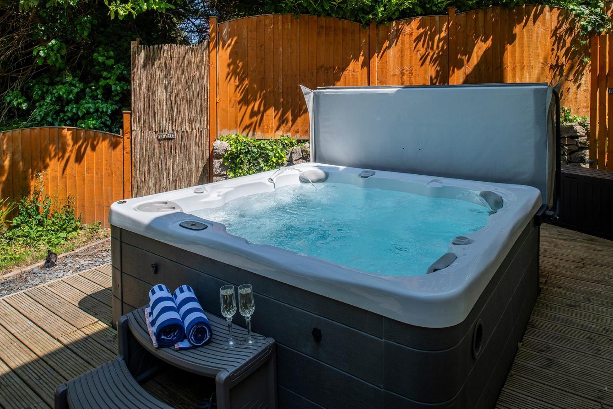 The Coachhouse - Cottage With Private Hot Tub Colwyn Bay Dış mekan fotoğraf