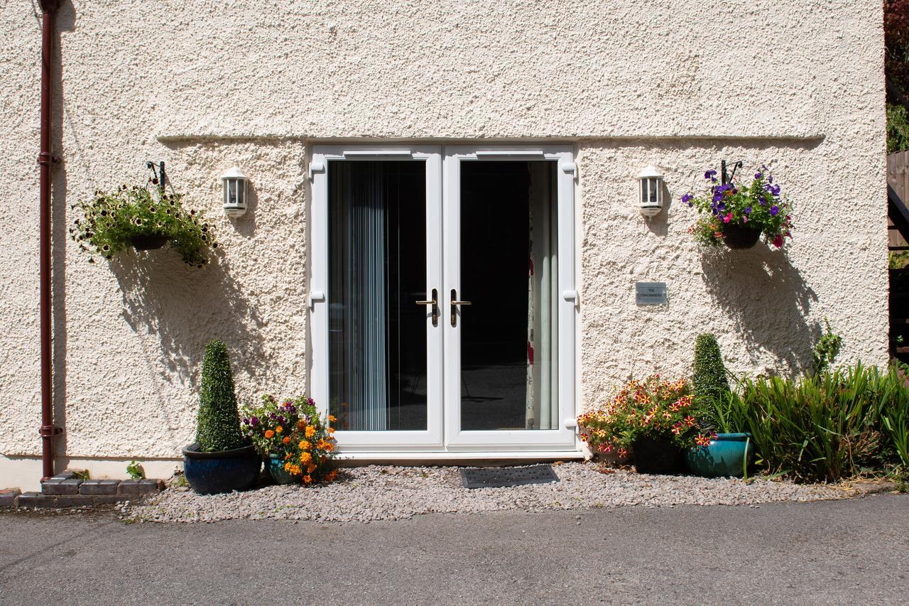The Coachhouse - Cottage With Private Hot Tub Colwyn Bay Dış mekan fotoğraf